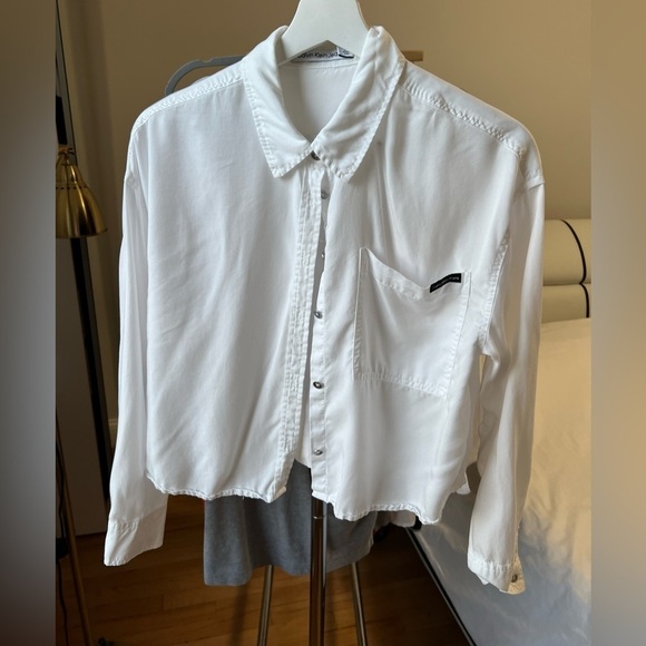 CALVIN KLEIN JEANS Cropped Long Sleeve White Shirt in XS - Picture 8 of 11